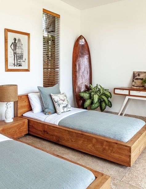 Mid Century Tropical Bedroom, Surfer Bungalow, Surf House Interior, Surf Interior Design, Surf Shack Interior, Hawaiian Interior Design, Surf Interior, Surf Style Home, Industrial Coastal