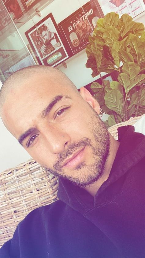 Shaved Head Styles, Latino Man, Bald Style, Buzz Cut For Men, Bald Beard, Bald Guy, Guys Grooming, Bald Men Style, Bald With Beard