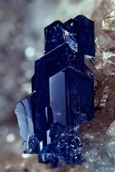 Up Close & Personal With this Blue Linarite Specimen which is a combined copper lead sulfate hydroxide ... which translates into plain English as being a stunning blue crystal that forms by the oxidisation of Galena, Chalcopyrite and other copper sulfides. #crystaleyecandy Pretty Rocks, Beautiful Rocks, Rocks Crystals, Gemstones Crystals, Gems Crystals, Mineral Stone, Minerals And Gemstones, Rocks And Gems, Crystals Stones