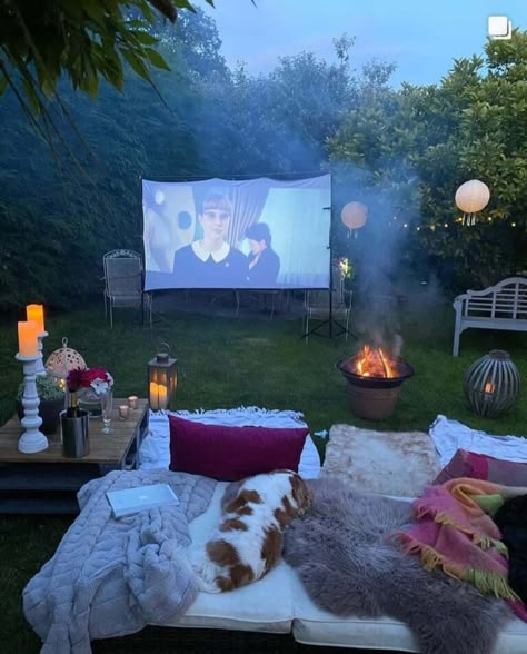 Party Ideas In Garden, Outdoor Backyard Birthday Party, Rainy Party Ideas, Outdoor Winter Movie Night, Outdoor Teenage Birthday Party Ideas, Retreat Birthday Party, Winter Garden Party Decoration, Winter B Day Party Ideas, Sweet 16 Party Ideas In Winter