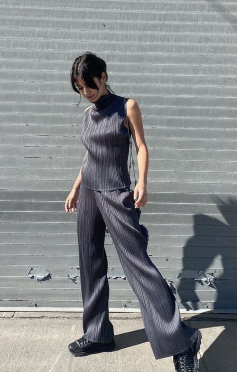 Issey Miyake Dress Pleats, Issey Miyake Pleats Please Street Style, Pleats Please Street Style, Pleats Please Outfit, Issey Miyake Outfit, Issey Miyake Pleats, Issey Miyake Pleats Please, Pleats Please, Pleats Please Issey Miyake