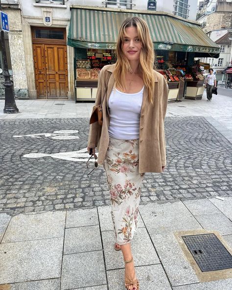 6 Parisian-Girl-Approved Outfits You Can Shop From Revolve | Who What Wear Sabina Socol Style, Sabina Socol, Steet Style, French Girl Style, French Women, How To Get Warm, Cozy Outfit, The Vibe, French Fashion