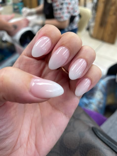 Dip French Ombre Nails, American French Manicure Dip Powder, Ombre French Manicure Designs, Ombré French Dip Nails, Dip Powder Nails French Tip Color Ombre, Ombré French Manicure, American Manicure Dip Powder, French Tip Ombre Nails Almond, French Manicure Dip Nails