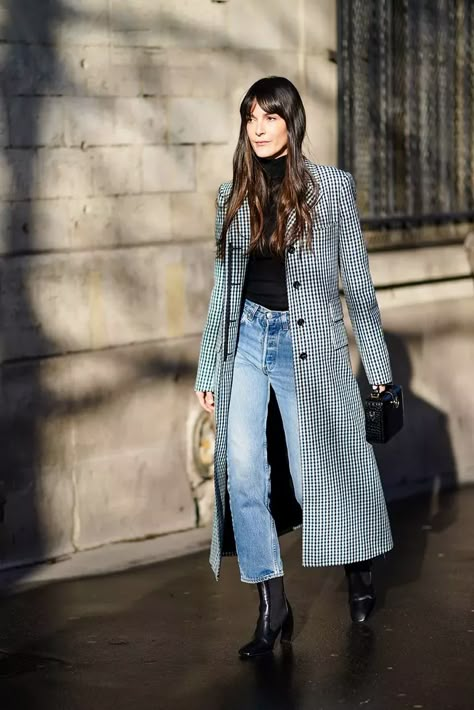 Las cinco claves de estilo de la parisina de la que todos hablan (y no es Jeanne Damas) Vetement Hippie Chic, Jeanne Damas, Moda Paris, Fall Fashions, Elegante Casual, Mode Casual, Looks Street Style, Coat Outfits, Looks Chic