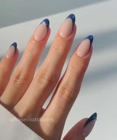 Navy Blue Acyrilics Nails, Cute Nails Acrylic Short Blue, French Navy Nails, Prom Nail Ideas Almond, Navy Blue Bow Nails, Dark Blue Almond Nails Design, French Tip Dark Blue, Navy Blue Nails French Tip, Nails For Blue Dress Prom