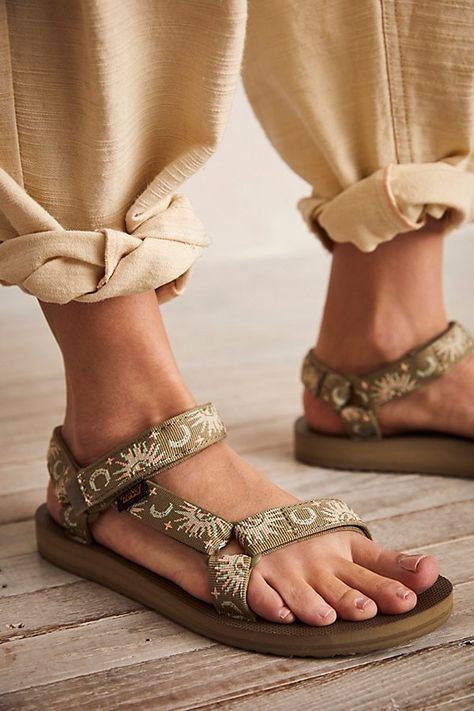 Teva sandals outfit