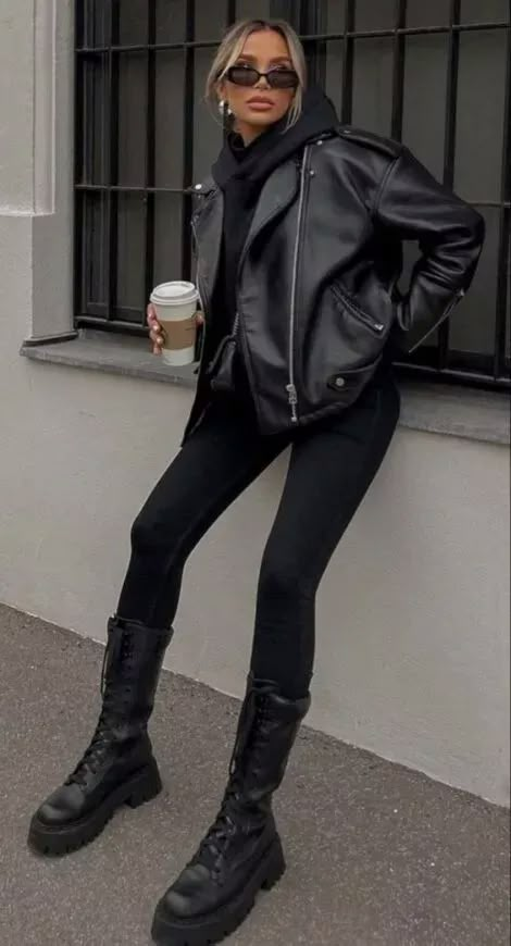 Cool Black Outfits For Women, Nyc Fall Outfits Street Style 2023, Leather Jacket Outfit 2023, Leather Jacket Outfit Casual, Elegantes Party Outfit, Winter Outfits Casual Cold, Blonde Fashion, Woman In Black, Winter Fashion Outfits Casual