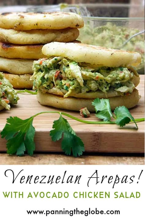 Venezuelan Chicken, Arepa Filling, Venezuelan Arepas, Arepas Recipe, Chicken And Avocado, Venezuelan Food, Avocado Chicken, Lunch Options, Corn Cakes