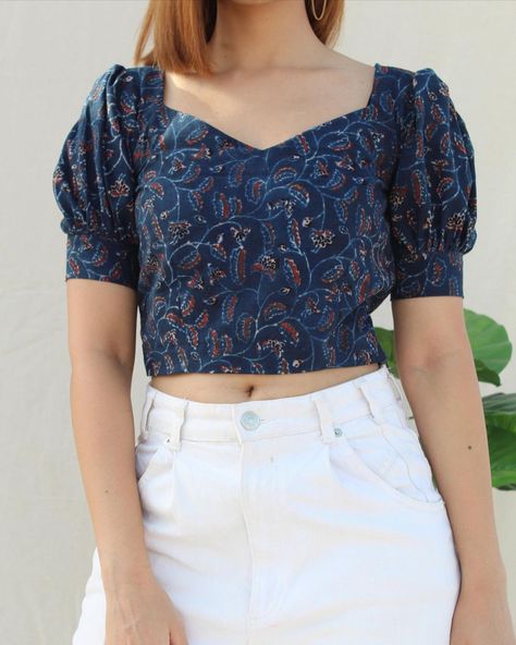 Crop Top For Pattupavada, Printed Crop Top Outfit, Crop Top Western Outfit, Cotton Blouse Sleeves Design, Ajrakh Skirt And Top, Ajrakh Top Designs, Indian Cotton Tops, Cotton Short Top Designs, Cotton Crop Top For Jeans