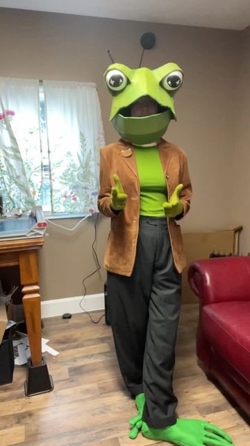 Cardboard Frog Mask, Frog And Toad Costume Diy, Frog Costume Women, Diy Frog Costume, Frog Costume Diy, Frog And Toad Costume, Diy Animal Costumes, Diy Animal Costume, Frog Halloween Costume