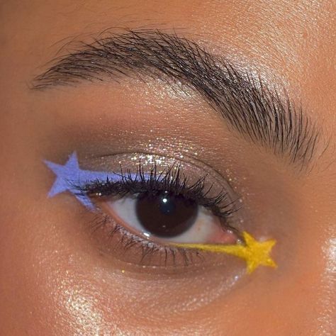 Different Color Eyeliner Ideas, Makeup Inspo Graphic Liner, Multi Colored Eyeliner, Fun Easy Eyeliner Looks, Star Graphic Liner Makeup, Star Makeup Eyeliner, Hooded Eye Colorful Makeup, Lightning Bolt Eyeliner, Graphic Makeup Eyeliner