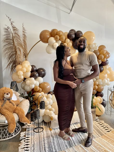 Brown Themed Maternity Shoot, Brown Theme Gender Reveal, Baby Shower Ideas Black People, Baby Shower Black Women, Pregnancy Announcement Black Women, Black Pregnancy Photos Couples, Girl Babyshower Ideas Black People, Classy Baby Shower, Baby Shower Pictures