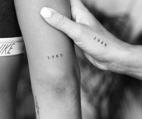 Year Tattoo Ideas, Birth Year Tattoo, Flower Finger Tattoos, Year Tattoo, Small Matching Tattoos, Date Tattoos, Finger Tattoo Designs, Meaningful Tattoos For Women