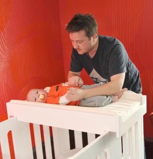 5 Space-Saving Changing Table Alternatives for Your Nursery: The Crib-Top Changing Table: Nursery Organization Changing Table, Diy Changing Table, Crib With Changing Table, Tiny Nursery, Small Space Nursery, Nursery Changing Table, Small Nurseries, Baby Changing Tables, Baby Rosa