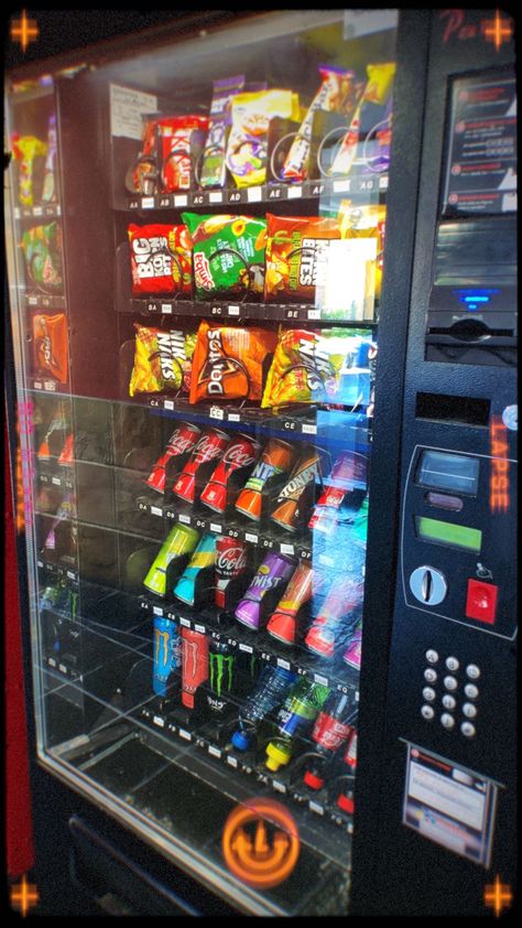 Vending Machine Business Aesthetic, Arcade Wallpaper Aesthetic, Vending Machine Photography, Japanese Vending Machines Aesthetic, Vending Machines Aesthetic, Vending Machine Wallpaper, Japan Vending Machine Aesthetic, Arcade Machine Aesthetic, Aesthetic Vending Machine