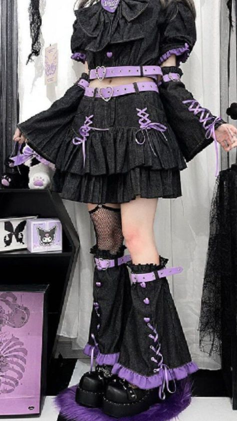 this is slayyyyy Korean Crop Tops, Kuromi Outfit, Kawaii Outfit Ideas, Mini Skirt Party, Gothic Y2k, Estilo Harajuku, Y2k Skirt, Japanese Kawaii, Kawaii Fashion Outfits