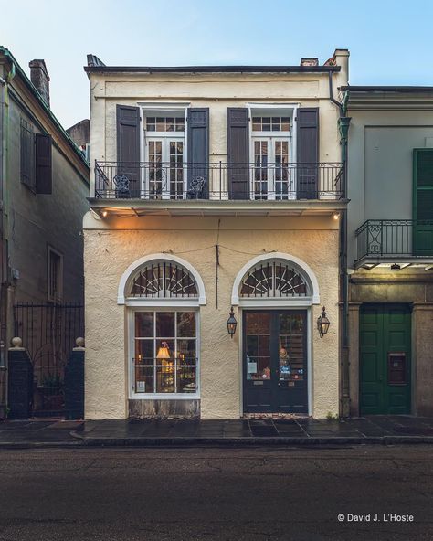 Creole Townhouse, French Townhouse, New Orleans Style Homes, Story Settings, New Orleans Architecture, Shotgun House, Save File, The French Quarter, Story Setting