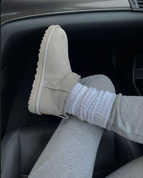 Low Uggs, Ugg Aesthetic, Scandinavian Outfits, Warmers Outfit, Ugg Grey, Fake Uggs, Good Aesthetic, Grey Uggs, Leg Warmers Outfit