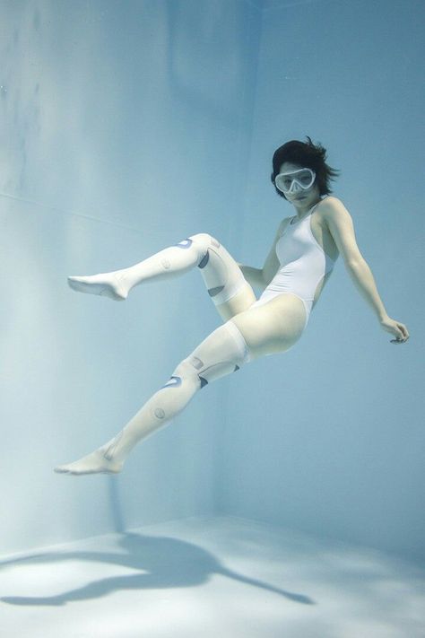 Shotting Photo, People Poses, Female Pose Reference, Anatomy Poses, Human Reference, Body Reference Poses, Underwater Photos, Human Poses Reference, Figure Poses