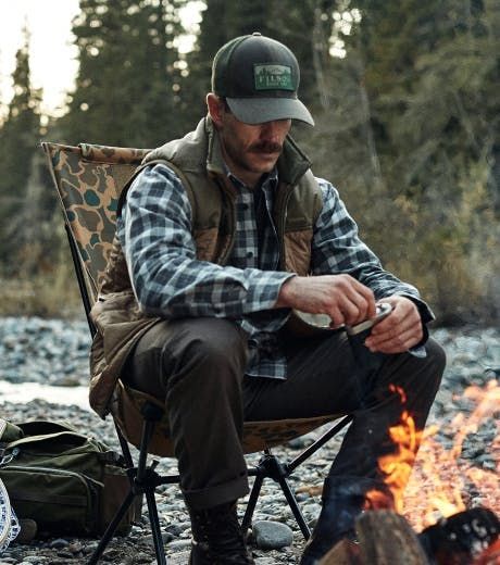 Male Camping Outfits, Yellowstone Style Men, Mountain Man Fashion, Men Camping Outfits, Outdoor Outfit Men, Camping Outfits Men, Woodsman Style, Mens Outdoor Style, Outdoorsman Style