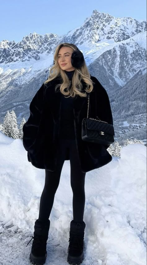 Fur Coat Snow Outfit, Apres Ski Chic Outfit, Zermatt Outfit Winter, Outfit With Earmuffs, Winter Boots Outfits Snow, Ski Trip Outfit Ideas, Russian Girl Winter Style, Winter Skiing Outfit, Vail Winter Outfits