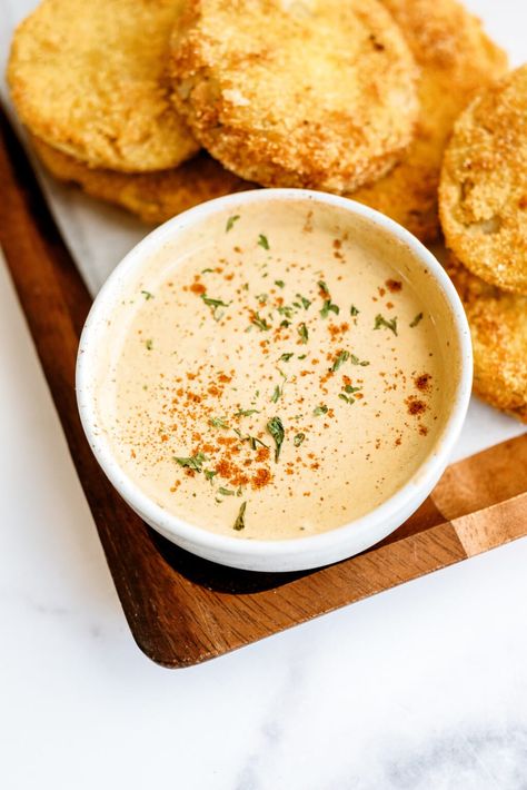 Fried Green Tomatoes Sauce, Remoulade Sauce Recipe, Tomato Dipping Sauce, Tomatoes Sauce, Fried Green Tomatoes Recipe, Green Tomato Recipes, Fried Tomatoes, Delicious Dips Recipes, Remoulade Sauce