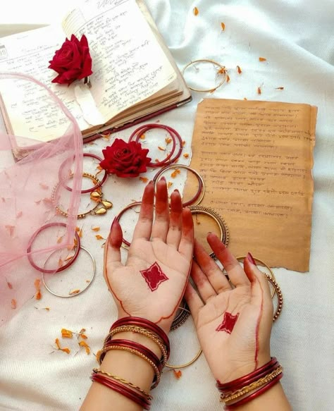 Mehndi Tattoo Designs, Desi Look, Henna Body Art, Very Simple Mehndi Designs, Self Photography, Pretty Henna Designs, Bengali Bride, Mehndi Tattoo, Beautiful Mehndi