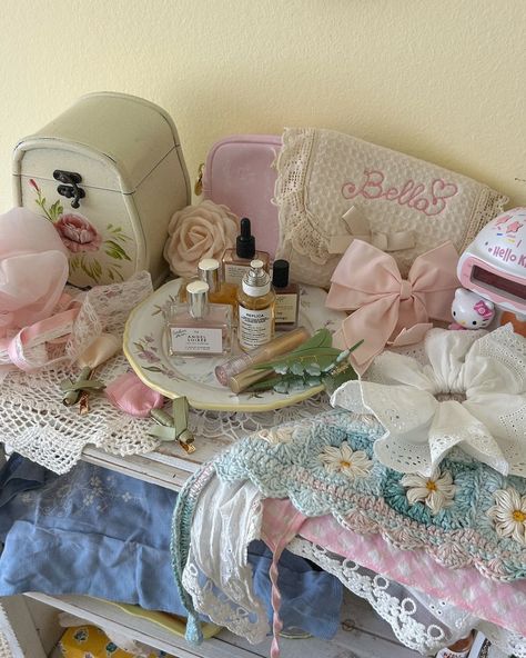 end of summer dump 🪡🎀🧺🩰🧸 #cottagecore #shabbychic #shabbychicstyle #coquette #coastalgrandmother cottagecore style, shabby chic, coquette aesthetic, hair bow, coastal grandmother grandma granddaughter, hair accessories, pastel aesthetic Shabby Chic Aesthetic Outfits, Coquette Aesthetic Hair, Shabby Chic Outfits, Shappy Chic, Summer Dump, Chic Coquette, Grandma Granddaughter, Shabby Chic Aesthetic, Daisy Buchanan