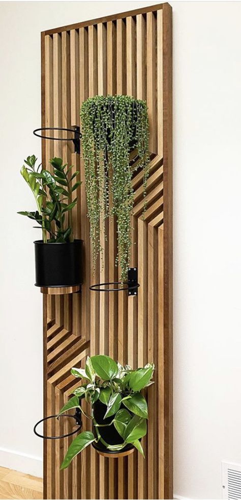 House Plants Decor, Studio Apartment Decorating, Slat Wall, Outdoor Wall Decor, Plant Wall, Living Room Wall, Plant Decor, Outdoor Walls, Potted Plants