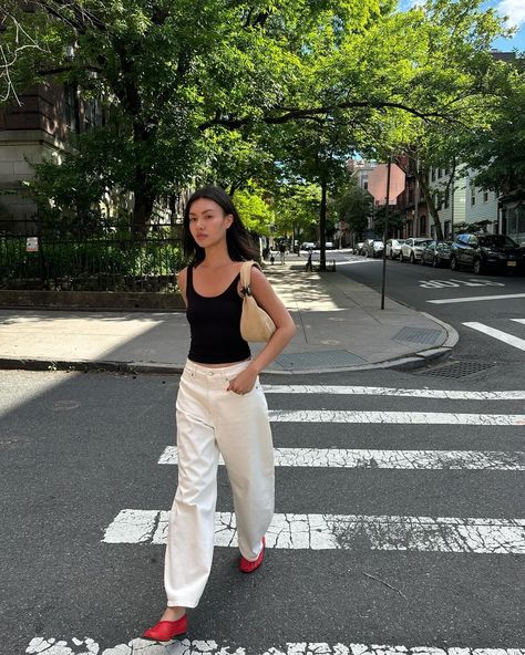 Mimi Nguyen | Sunday dinner look | Instagram Flowy Blue Pants Outfit, Red Ballet Flats Outfit Summer, Red Flats Outfit Aesthetic, Flat Ballet Shoes Outfits, Red Ballet Shoes Outfit, Ballet Flats Outfit Summer, Flats Outfit Aesthetic, Bangkok Fits, Red Flat Shoes Outfit