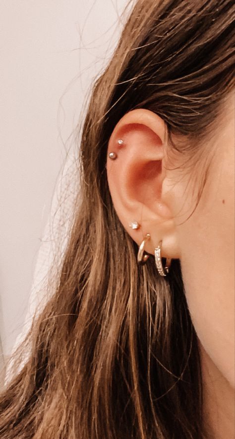 Earring For Helix Piercing, 3 Cartilage Piercing, Ear Piercings 3 Lobes, Triple Piercing Ideas, Three Lobe Piercings And Two Cartilage, Ear Cartilidge Piercing, Three Ear Percinings, Third Hole Ear Piercing, Triple Lobe And Cartilage Piercing