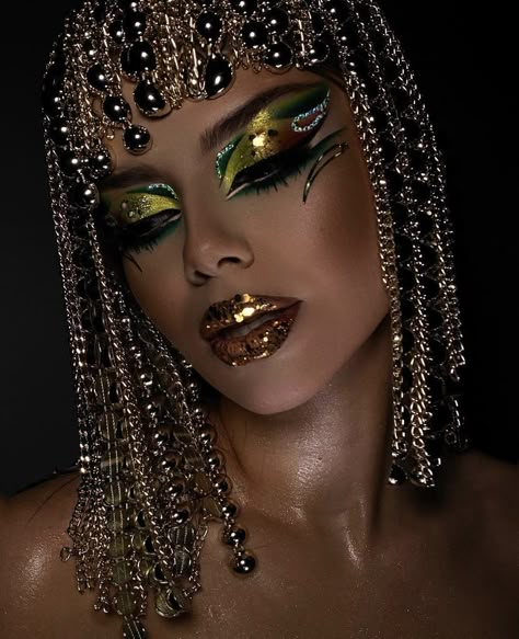 Vampire Makeup Ideas, Egypt Makeup, Egyptian Eye Makeup, Horror Movie Outfits, Egyptian Hairstyles, Egyptian Makeup, Halloween Costumes 2022, Beaded Headpiece, Competition Hair