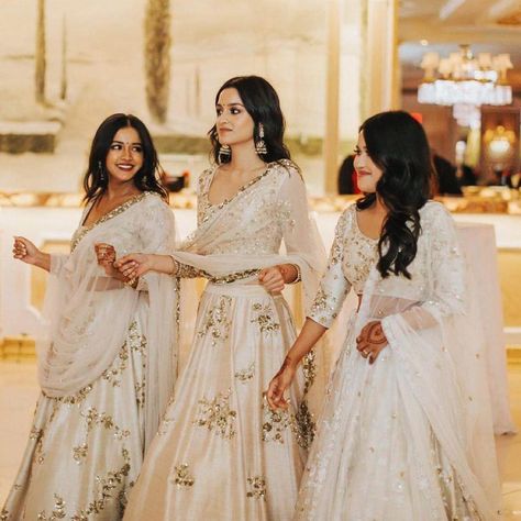 Top Designer Labels For Bridesmaids - Witty Vows Punjabi Bridesmaids Outfits, Punjabi Bridesmaids, Indian Bridesmaids Outfits, Desi Bridesmaids, Astha Narang, Bridesmaid Indian, Indian Bridesmaid Dresses, Indian Bridesmaids, Bridesmaid Lehenga