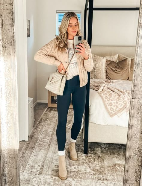 Ankle Boots With Socks And Jeans, Winter Boots Outfits Women, Howler Boot Outfits, Fall Outfits Beige Boots, Outfits With Beige Combat Boots, Dress With Chunky Boots Outfit, Light Colored Chelsea Boots Outfit, Winter Outfits With Beige Boots, Sand Suede Boots Outfit