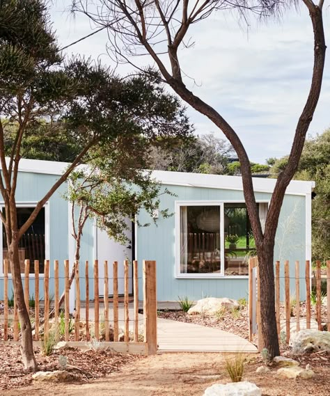 Coastal Beach Shack, Modern Beach Shack, Beach House Colours, Small Beach House Renovation, Retro Beach House Interior, Outdoor Beach House, Colourful Beach House, 1950s Beach House, Mid Century Beach Cottage