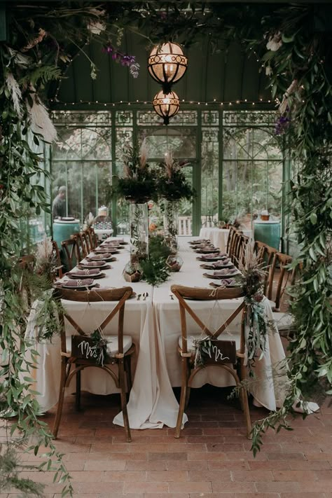 Winter Garden Party Wedding, Botanical Wedding Reception, Gardens Wedding, Fantasy Garden Wedding, Brunch Garden Wedding, Greenhouse Wedding Table Decor, Garden House Wedding, Spring Wedding Venue Ideas, Garden Vintage Wedding