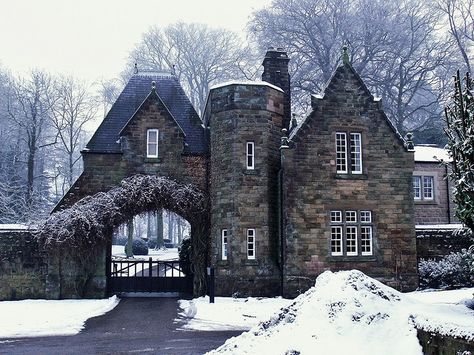 Beautiful gate house near Upsall, North Yorkshire, England, UK Mansion Homes, Gate House, Castle House, Design Exterior, Old Stone, Stone Houses, Stone House, Beautiful Buildings, Home Fashion