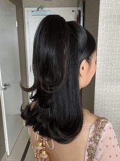 Cute Layer Hairstyles, Long Graduation Hair, Curled Up Ends Hair, Hair Styles To Go Out, Simple Hairstyles For Thick Medium Hair, Mannequin Hair Ideas, Long Brown Hair Styles Hairstyles, Cute Bday Hairstyles, Formal Hairstyles For Prom