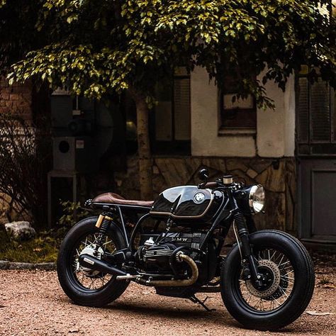 @kustomkulturemotorcycles keeping it classsic with this sexy BMW R100 out of Uruguay 🇺🇾! Keeping the 50s cafe racer culture alive in S.… Bmw R100 Scrambler, Bmw Z3 Roadster, Bmw G310r, Nine T Bmw, Bmw 320, Maxi Scooter, Bmw R100, Motos Bmw, Bike Bmw