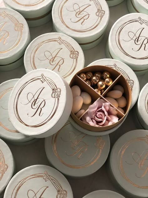 [Sponsored] 26 Impressive Elegant Wedding Favors For Guests Recommendations You Have To Try #elegantweddingfavorsforguests Nikah Gifts For Guest, Presents For Guests Wedding, Party Favor Wedding Ideas, Wedding Guest Present, Wedding Doorgift, Wedding Gift Pack, Idee Cricut, Creative Wedding Gifts, Elegant Wedding Favors