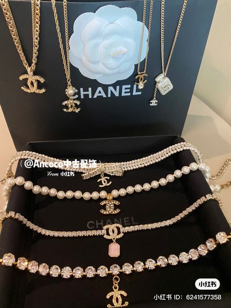 Affordable Luxury Jewelry, Channel Jewellery, Luxury Jewelry Aesthetic, Cute Link, Rich Jewelry, Luxury Accessories Woman, Expensive Things, Chanel Bracelet, Luxurious Jewelry