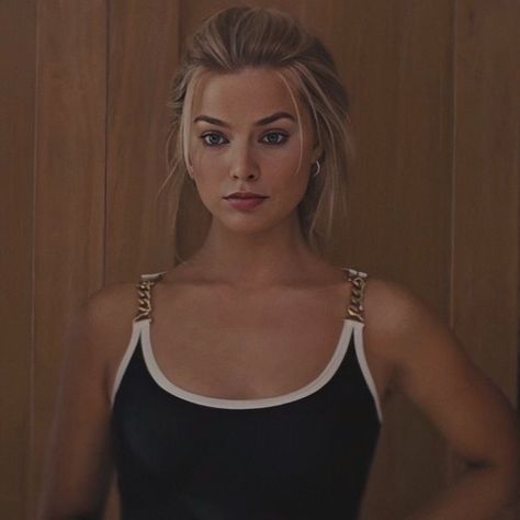 pretty beautiful girl girls gal blonde brunette redhead aesthetic aesthetics korean japanese caucasian black Naomi Lapaglia, Wolf Of Wall Street, Margot Robbie, Wall Street, Reaction Meme, Meme Pictures, New Memes, Harley Quinn, Daily Dose