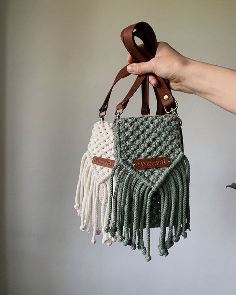 Cotton mini-bag in macrame technique with a leather strap for the most important things 🫶🏼  Fits a phone, some cash, and keys.  The leather strap can be adjusted to a convenient length. Size: 12*19cm Shoulder strap length: 120cm Macrame Bag With Wooden Handle, 5mm Macrame Projects, Macrame Craft Ideas, Macrame Pouch, Macrame Wedding Decor, Macrame Products, Macrame Accessories, Macrame Bags, Macrame Thread