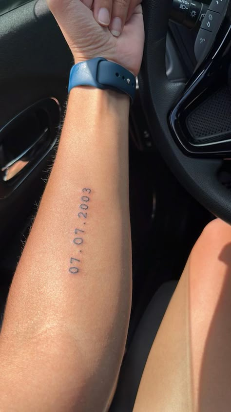 Creative Birthdate Tattoos, Tattoo Of Date Of Birth, Birth Day Tattoo Ideas, Cursive Birthday Tattoo, Dream Tattoos Men, Tattoo Ideas For Men For Mother, Special Dates Tattoo Ideas, Wedding Date Tattoo Men, Birthday Tattoos Ideas