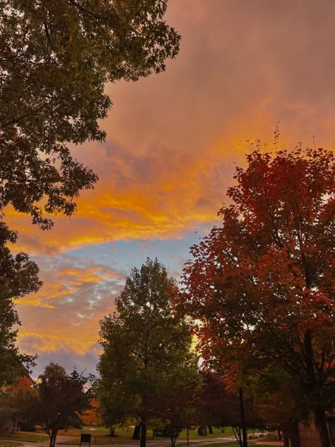 Fall Aesthetic Sunset, Autumn Sky Aesthetic, Fall Sky Aesthetic, October Month Aesthetic, Sienna + Core + Aesthetic, Fall Sunset Aesthetic, Small Town Autumn, Autumn Evening Aesthetic, Autumn Sunset Aesthetic