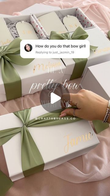 CASSANDRA • Bridal Gifts | Laser + Engraved Keepsakes on Instagram: "Here’s a real-time video on how I tie my bows 🎀🫶🏼 • • • • • • #ribbontutorial #tutorial #ribbontyingtutorial #bridesmaidproposal #willyoubemybridesmaid #maidofhonour #torontobrides #wedluxe #luxuryproposals #practicalgifts #customgifts #smallbusiness #torontosmallbusiness #weddinginspo #torontoweddings #bridalgifts #weddinggifts #bridesmaidgifts" Proposal Box Ideas Bridesmaid Gifts, Box Ribbon Wrap Bow Tutorial, How To Tie A Gift Box Ribbon, Ribbon Tying Tutorial Gift Wrapping, How To Tie A Bow On A Gift, Ribbon On Gifts Wrapping Ideas, Giftset Idea, Box Ribbon Packaging, How To Tie A Bow