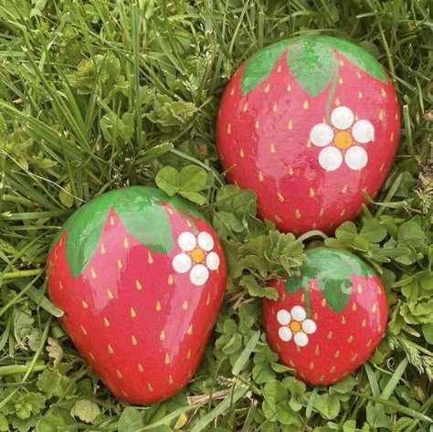 Rock Strawberries Painted Stones, Rock Painting Ideas Strawberries, Painted Strawberry Rocks, Rock Painting Strawberry, Painted Rocks Fruit, Ideas To Paint Rocks, Farm Rock Painting, Bug Rocks Painted Stones, Rock Painting Summer