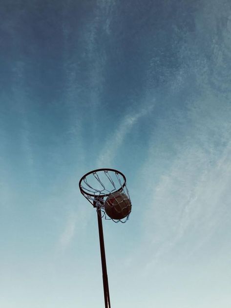 Netball Aesthetic Wallpaper Iphone, Aesthetic Netball Wallpaper, Netball Background, Blue Sports Aesthetic, Sporty Aesthetic Wallpaper, Aesthetic Netball, Netball Wallpaper, Netball Net, Netball Aesthetic