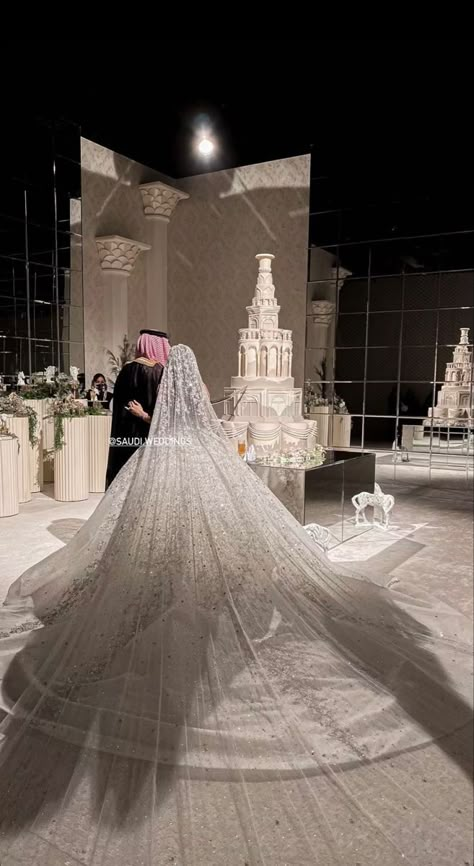 Wedding Saudi Arabia, Saudi Arabia Wedding Dress, Emirati Wedding, Arab Wedding Aesthetic, Khaleeji Wedding, Saudi Arabia Wedding, Wedding Arab, Arab Wedding Dress, Saudi Wedding