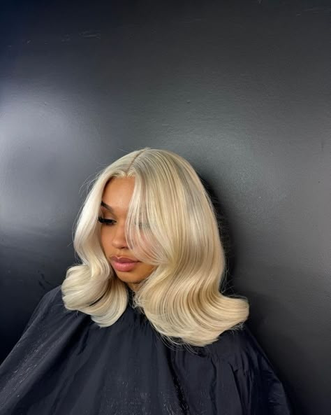 Blonde Lace Wig, Website Bio, Wigs Hairstyle, Hd Lace Wigs, Frontal Wig Hairstyles, Birthday Hairstyles, Trendy Products, Hairstyle Inspiration, Dope Hairstyles